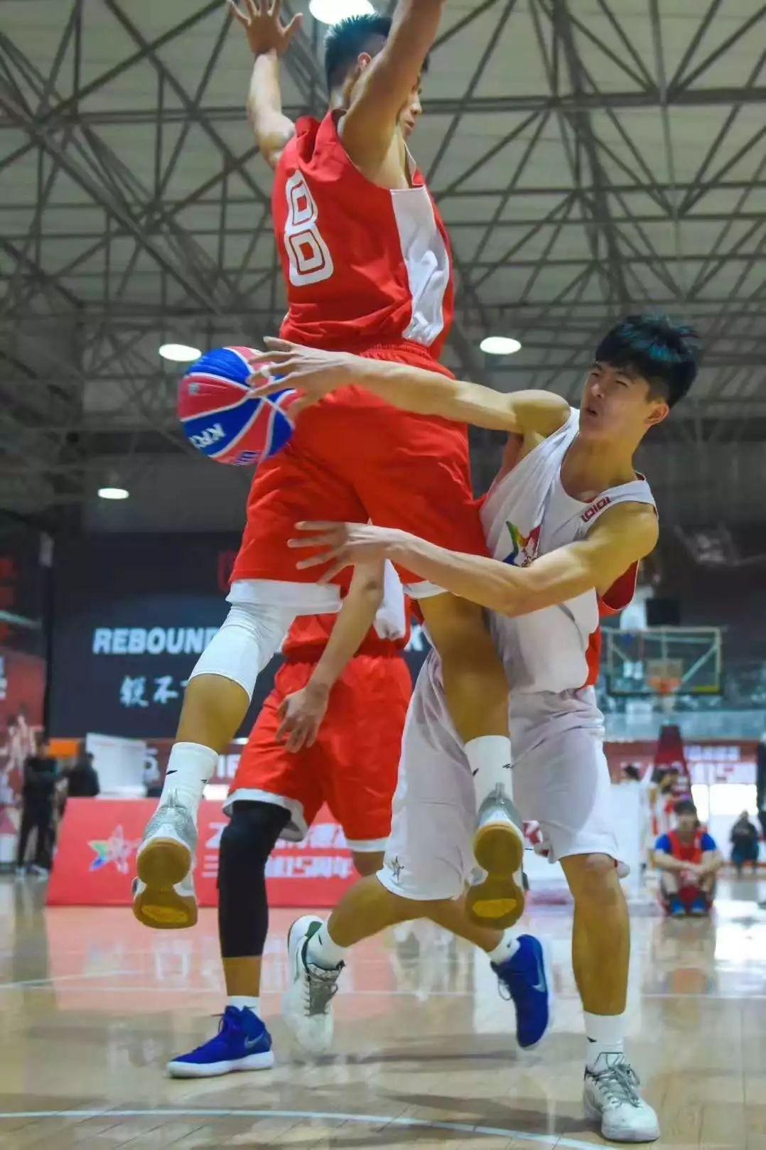 青岛一中学现多例确诊升为高风险/青岛 一中