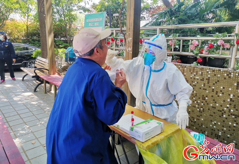 上海防疫被批评/上海防疫人员被打